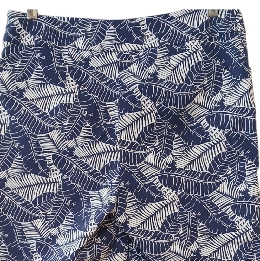 Bella Rose - Blue & White Shorts W/Floral Design, Front Pockets, Elastic Waist, - Picture 8 of 9
